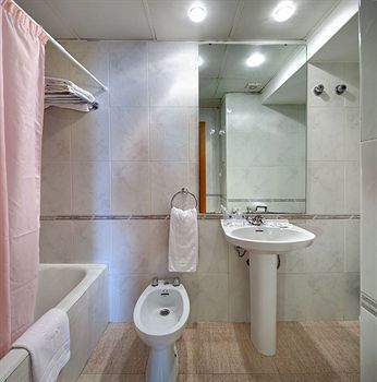 Hotel Des Voyageurs Montpellier Bagian luar foto