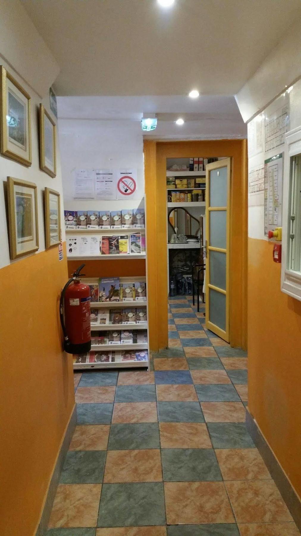 Hotel Des Voyageurs Montpellier Bagian luar foto